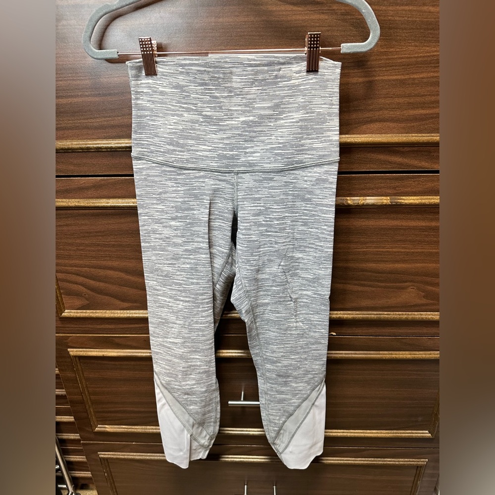 Lululemon Wunder Under Crop II (HR or Roll Down Mesh) Size 6